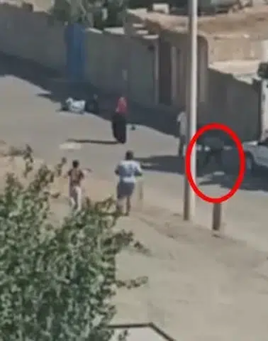 Kızıltepe'de silahlı saldırı sonrası şüphelilerin rahat tavırları kameraya yansıdı