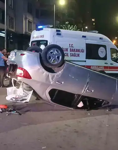 Şanlıurfa Karaköprü'de trafik kazası sonucu bir polis memuru yaralandı