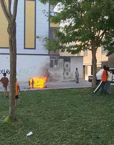 Şanlıurfa'da çocukların koltuk yakma oyunu mahalleliyi tedirgin etti