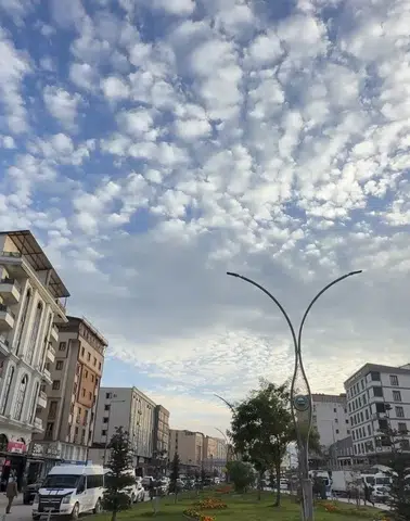 Yüksekova semalarında beliren nadir bulutlar görsel şölen yaşattı