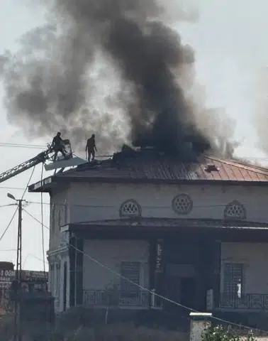Ağrı Küpkıran Mahallesi'ndeki cami çatısında korkutan yangın