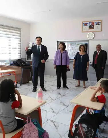 Tunceli'de öğrencilere 500 paket kırtasiye desteği