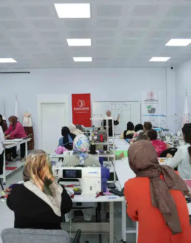 Diyarbakırlı kadınlar farklı mesleklerden gelip moda dünyasına adım atıyor
