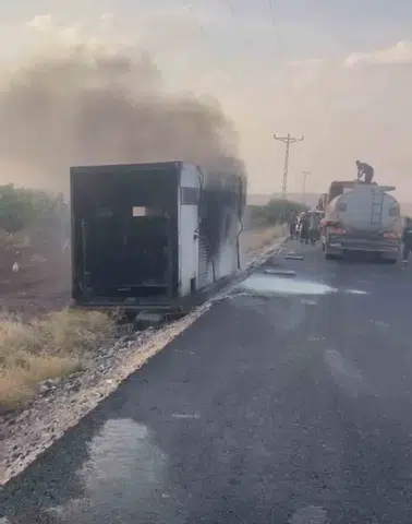 Siirt'te tırdan düşen jeneratör kurtarma çalışması sırasında alev aldı