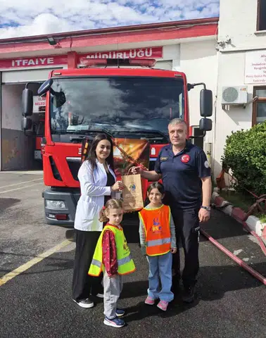 Elazığ Belediyesi İtfaiye Haftası kapsamında ücretsiz fidan dağıtıyor