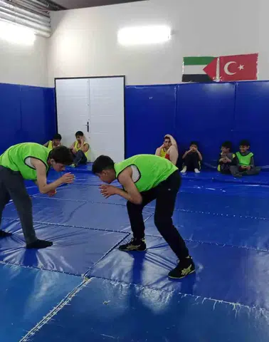 Hasköy ilçesinde gençler güreş minderinde geleceğe hazırlanıyor