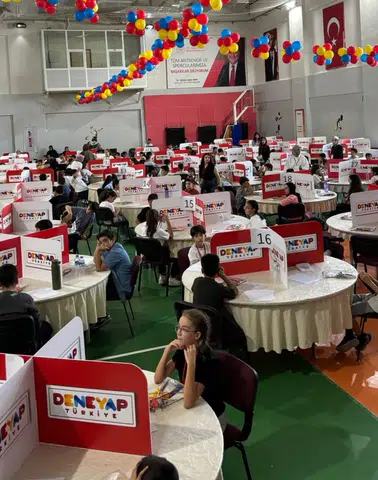 Van'da 453 öğrenci DENEYAP Teknoloji Atölyeleri için ter döktü