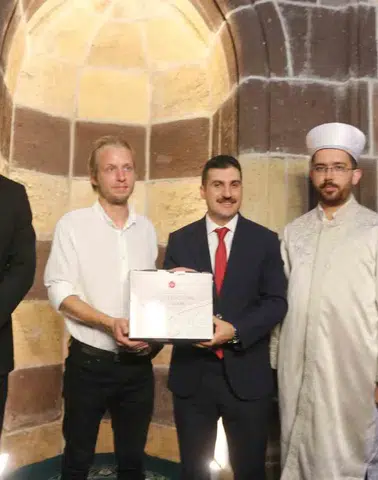 Letonyalı turist Van Gevaş'ta İslamiyet'i seçerek Veysel adını aldı