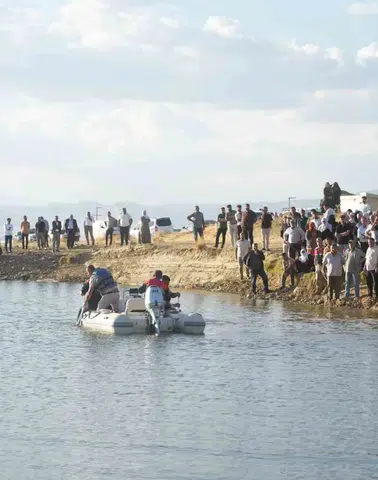 Muş Eğirmeç köyünde gölete giren çocuk yaşamını yitirdi