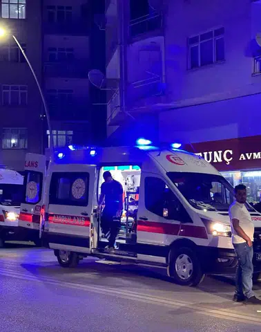 Elazığ merkezde üç aracın karıştığı zincirleme kaza iki kişiyi yaraladı