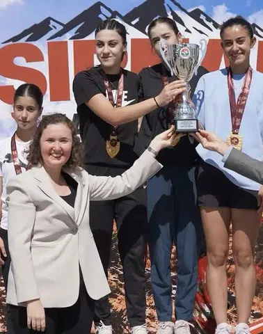 Vanlı sporcu Meryem Korkuç Türkiye ikincisi olarak büyük başarı kazandı