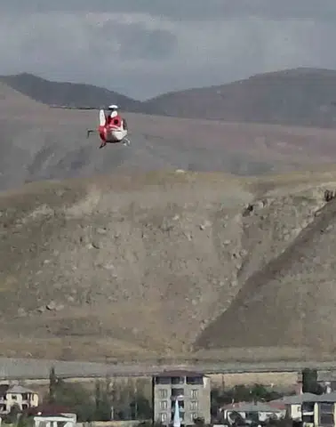 Ercişli minik bebek için ambulans helikopter havalandı