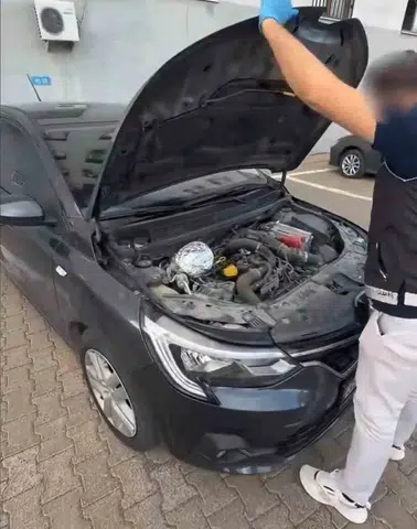 Bingöl'de otomobilin motoruna gizlenmiş uyuşturucu bulundu
