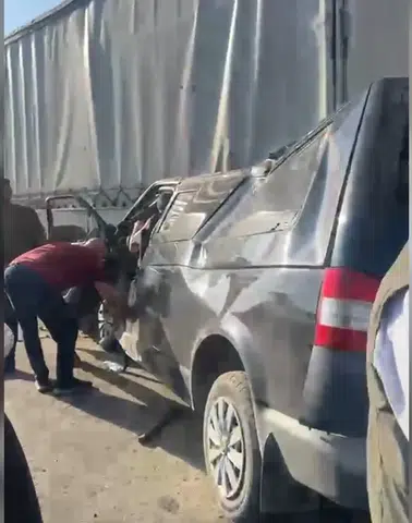 Şanlıurfa'da minibüs TIR'a çarptı: 2 kişi yaşamını yitirdi