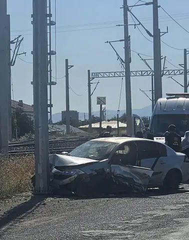 Elazığ Yurtbaşı yolunda iki otomobil çarpıştı