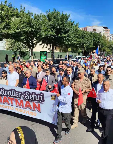 Batman’da festival coşkusu kortej yürüyüşüyle başladı