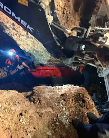 Elazığ Ağın'da su hattı çalışmasında toprak kayması sonucu bir işçi öldü