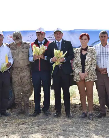 Tuşba'da Silajlık Mısır Hasadı Tarla Günü Düzenlendi