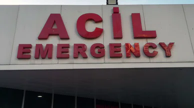 Hakkari’de çatıdaki kar öğrencinin üzerine düştü