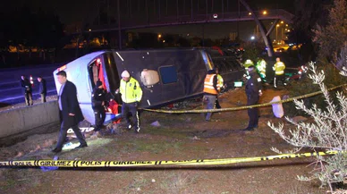 Otoyolda yolcu otobüsü devrildi: 8 yaralı