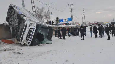 Ağrı'da yolcu otobüsü devrildi: Çok sayıda yaralı var!