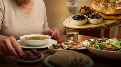 Ramazan’da hatalı beslenmeye dikkat