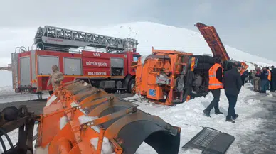 Van’da kar küreme aracı devrildi: 2 kişi hayatını kaybetti