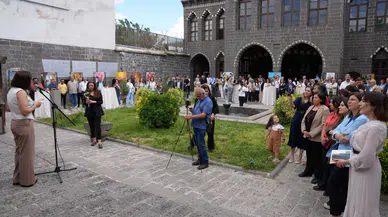Serra Bucak baharın kadınları resim sergisi açılışına katıldı