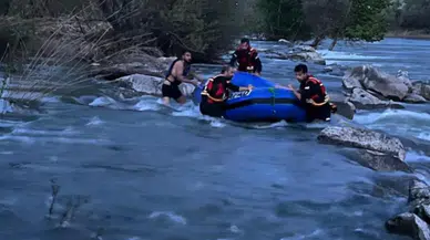 Dicle Nehri’nde korku dolu anlar: Mahsur kalan genç AFAD ekiplerince kurtarıldı