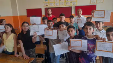 Diyarbakır’da karne günü coşkusu: 458 bin öğrenci için yaz tatili zili çaldı