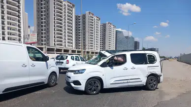 Diyarbakır'da iki araç kavşakta çarpıştı: 7 kişi yaralandı