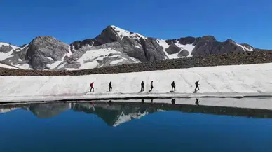 Tunceli'de doğa yeniden uyanıyor: Mercan Vadisi'ndeki buzul göllerde buzlar çözülmeye başladı