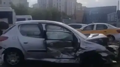 Diyarbakır'da iki otomobil çarpıştı! Kayapınar'daki kazada 3 kişi yaralandı