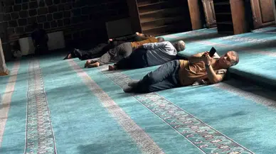 Diyarbakır'da 40 dereceyi görenler soluğu Ulu Cami'de aldı