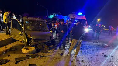 Hakkari'de peş peşe trafik kazaları: 8 kişi yaralandı