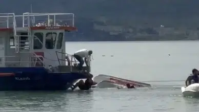 Hazar Gölü'nde deniz bisikleti kazası 2 kişi ölümden döndü