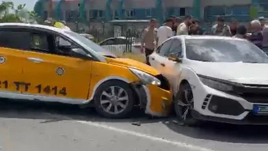 Diyarbakır’da kalp krizi geçiren taksici kazaya karıştı: 2 yaralı