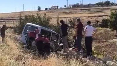 Mardin’de hafif ticari araç vinçle çarpıştı, sürücü öldü