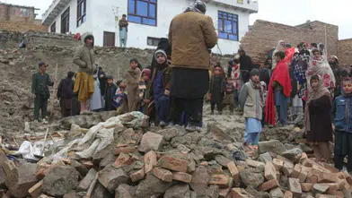 5.9’luk deprem yıktı geçti! 8 kişi yaşamını yitirdi