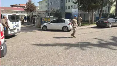 Liseye kanlı baskın! Eski öğrenci okulu bastı, 16 yaralı var