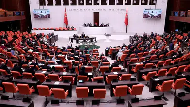 TBMM’den flaş karar! Doğum izni uzadı, sosyal medyaya yaş sınırı geldi