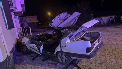 Kızıltepe ilçesinde otomobil ve traktörün karıştığı kazada dört kişi yaralandı