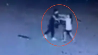 Diyarbakırda sitede oyun oynayan çocuğa şiddet anları kameraya yansıdı