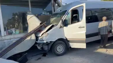 Şanlıurfa'da işçi servisi dükkana girdi: 10 yaralı