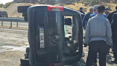 Bitlis Adilcevaz yolunda kamyonet devrildi iki kişi yaralandı