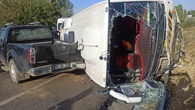 Bingöl'de midibüs ve pikap çarpıştı: 12 kişi yaralandı