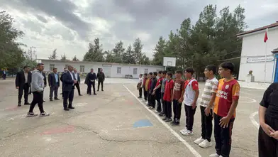 AK Partili Başkanın köy okuluna yaptığı sürpriz ziyaret öğrencileri sevindirdi