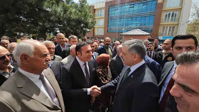 Bakan Çiftçi yıllar sonra Adilcevaz çarşısında esnafın kapısını çaldı