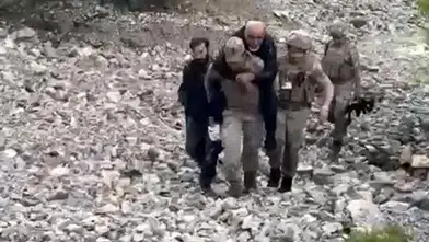 Tunceli'de yaralanan vatandaşı jandarma sırtında taşıdı