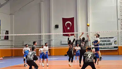 Adilcevaz voleybol turnuvasında kupa jandarmanın ellerinde yükseldi